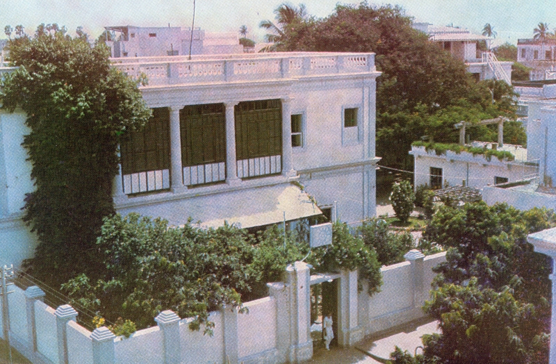 05-03 - Pondichery - ashram - batiment et entree - 3
